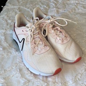 Nike Legend Essential Training Sneaker
